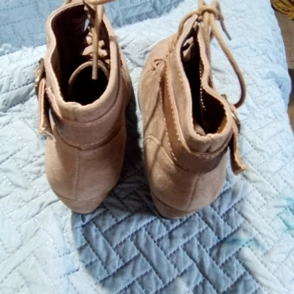 MADDEN girl ladies Dailey brown wedge boots. Size 7 - Picture 5 of 13